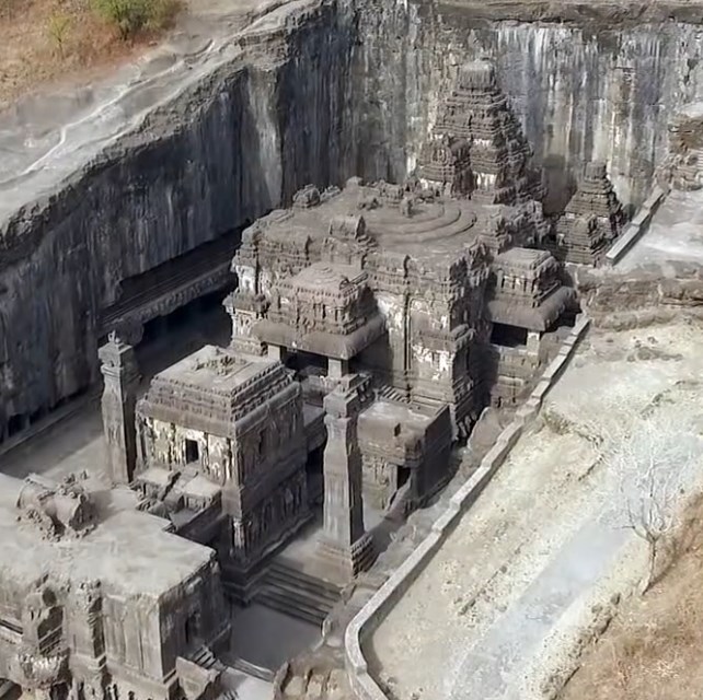 Ellora chase - špilja